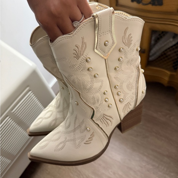 Elegant Cream Western Boots size 7 Women - Picture 3 of 6